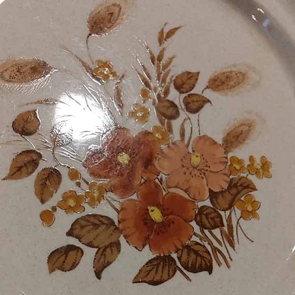 Floral Patterned Dinner Plate - Picture 6 of 8